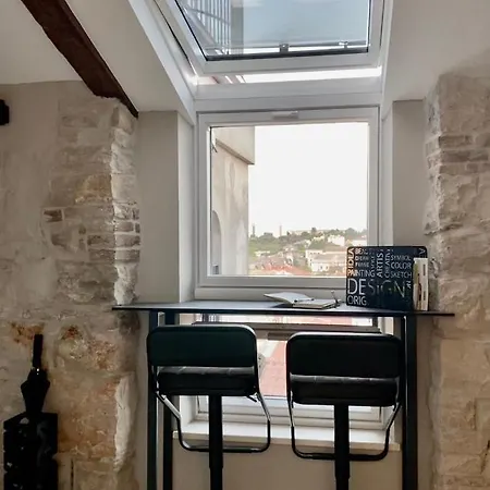 Castropola Views With Private Parking Apartment *