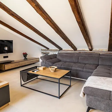 Apartment Castropola Views With Private Parking