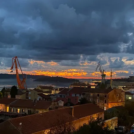 Apartment Castropola Views With Private Parking